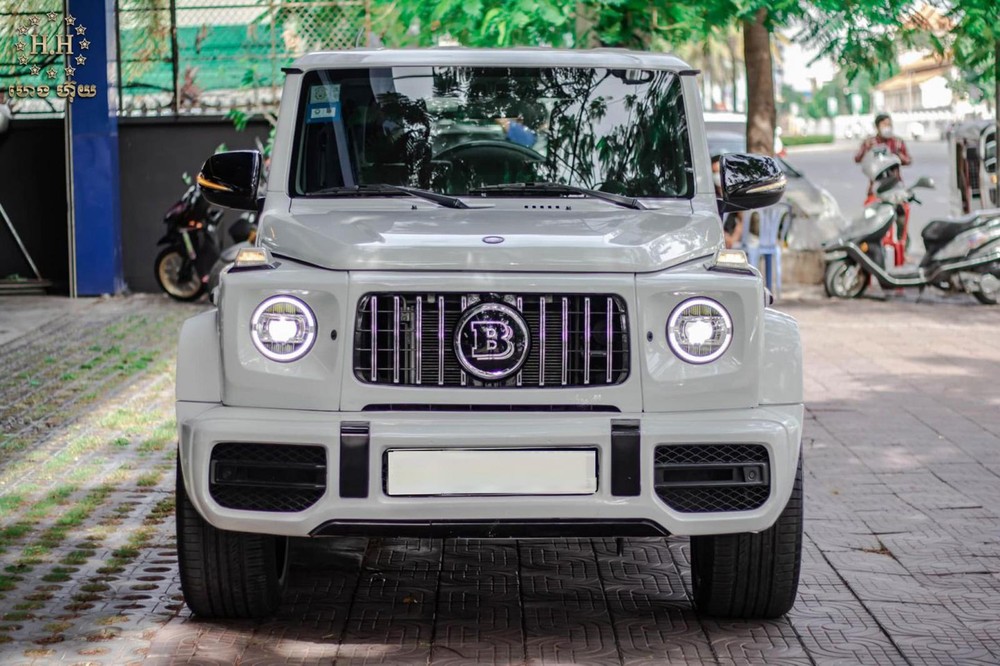 Cận cảnh thiết kế đầu xe của chiếc Suzuki Jimny độ mới nhập khẩu về Campuchia